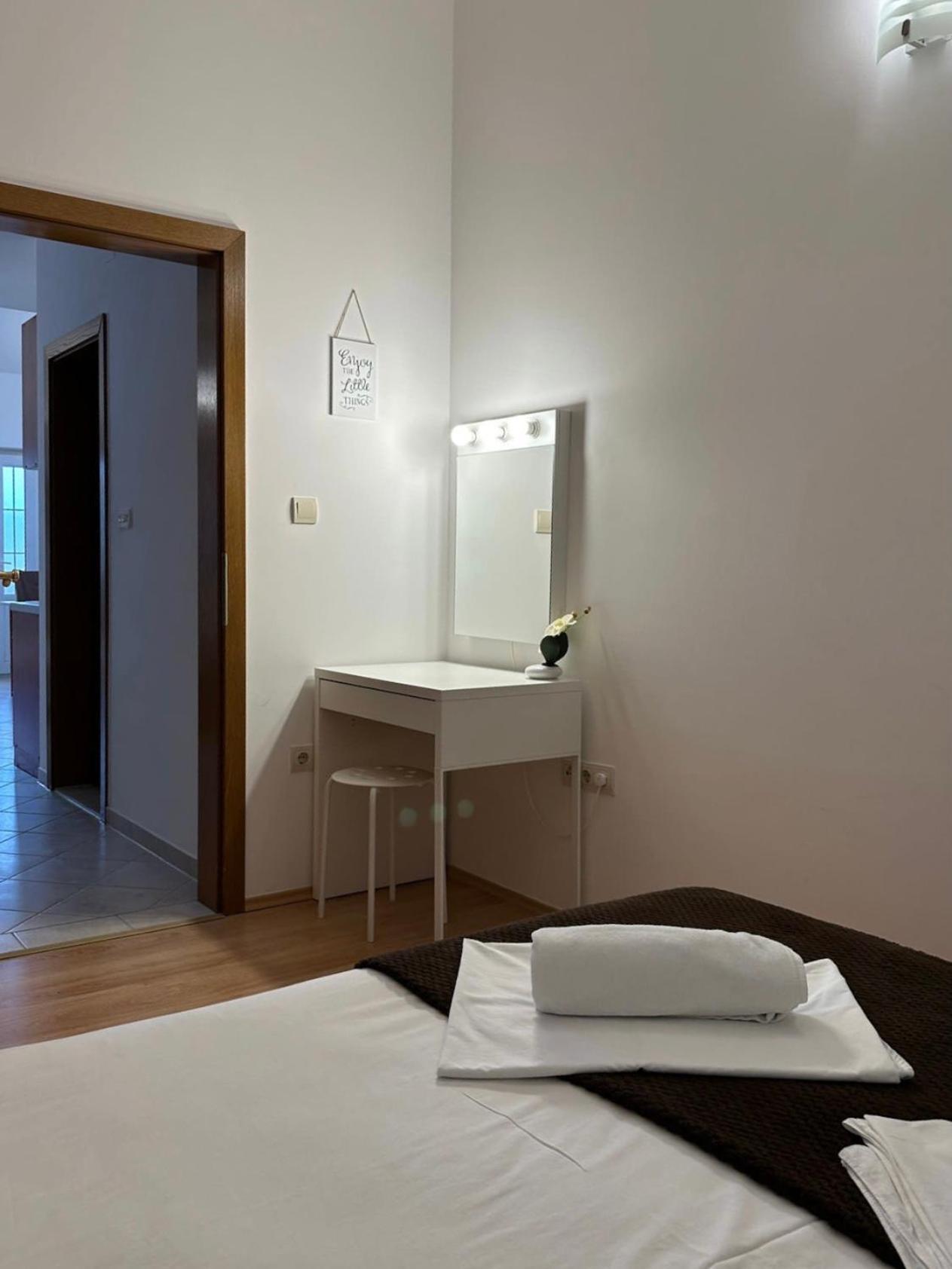 Apartmani Samec Novalja Exteriör bild