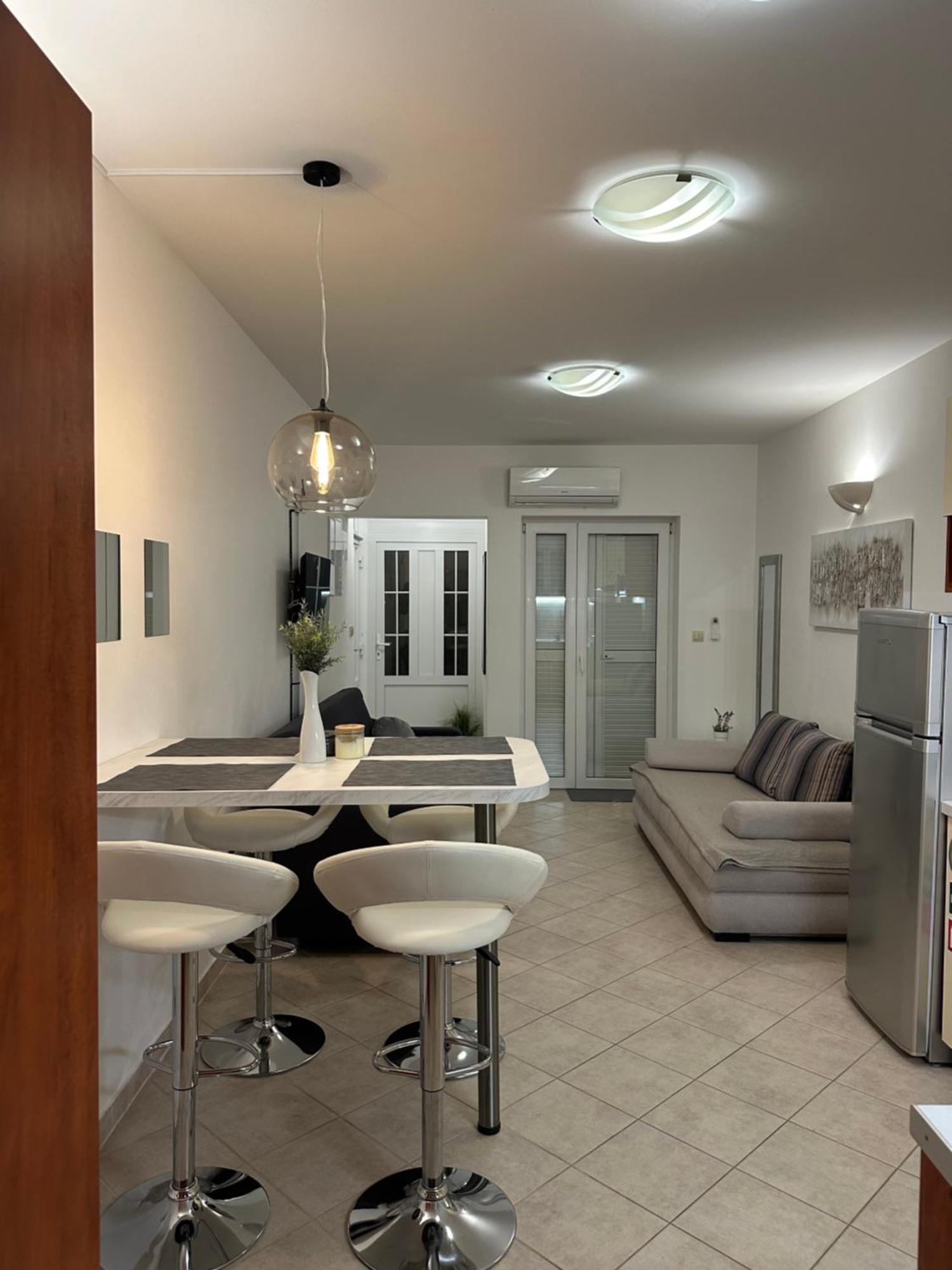 Apartmani Samec Novalja Exteriör bild
