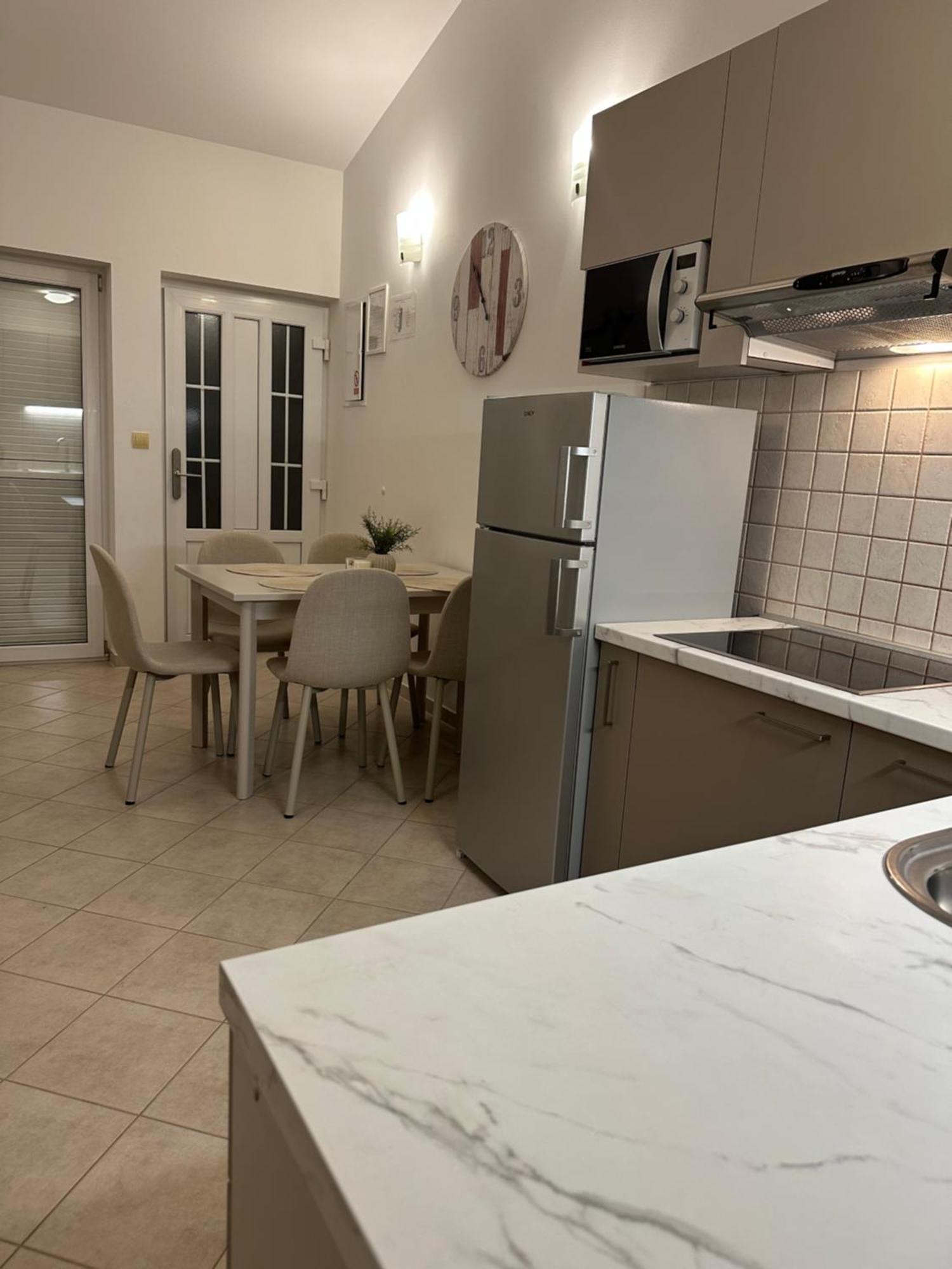 Apartmani Samec Novalja Exteriör bild
